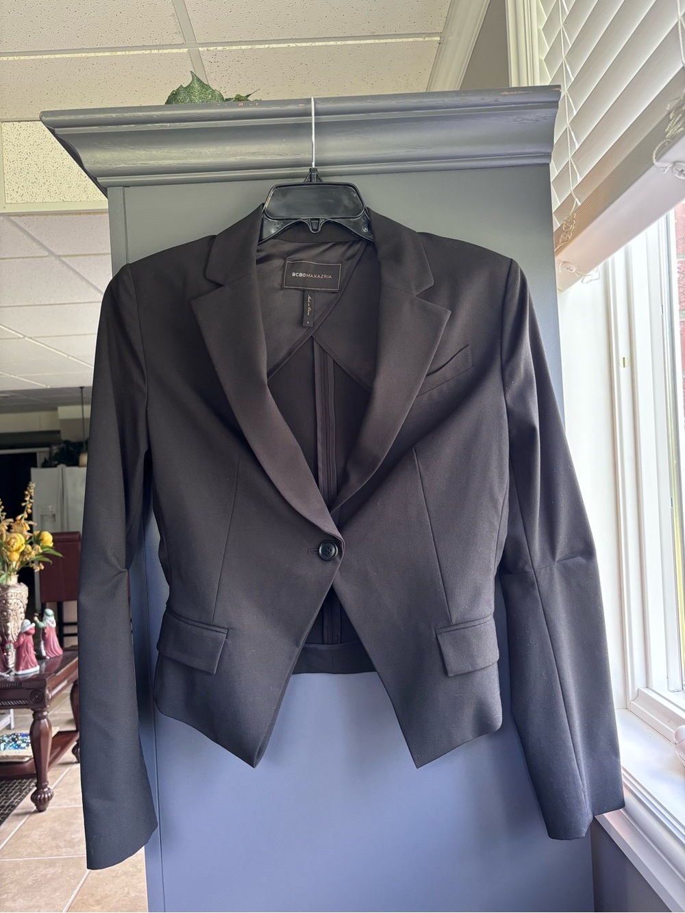 BCBGMaxAzria Black Cropped Single-Button Blazer